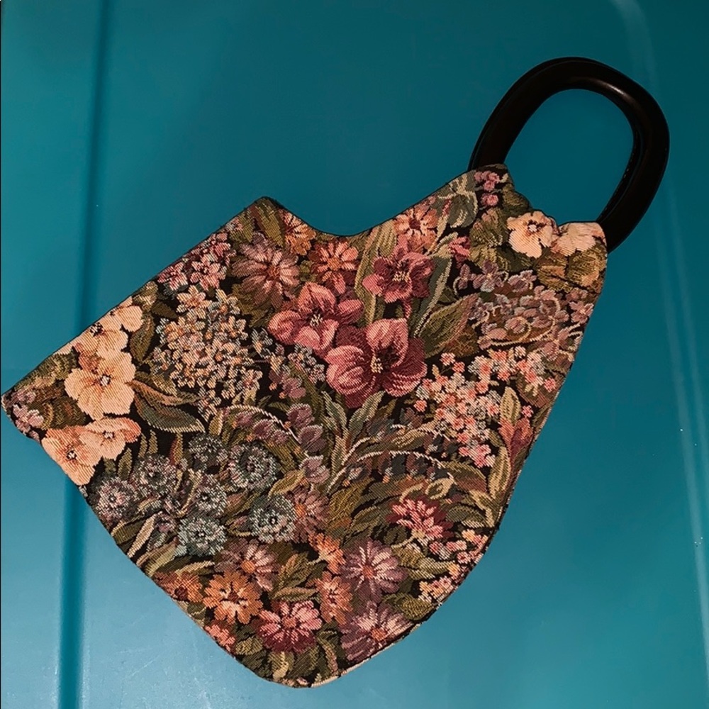 Vintage floral hand clutch bag.